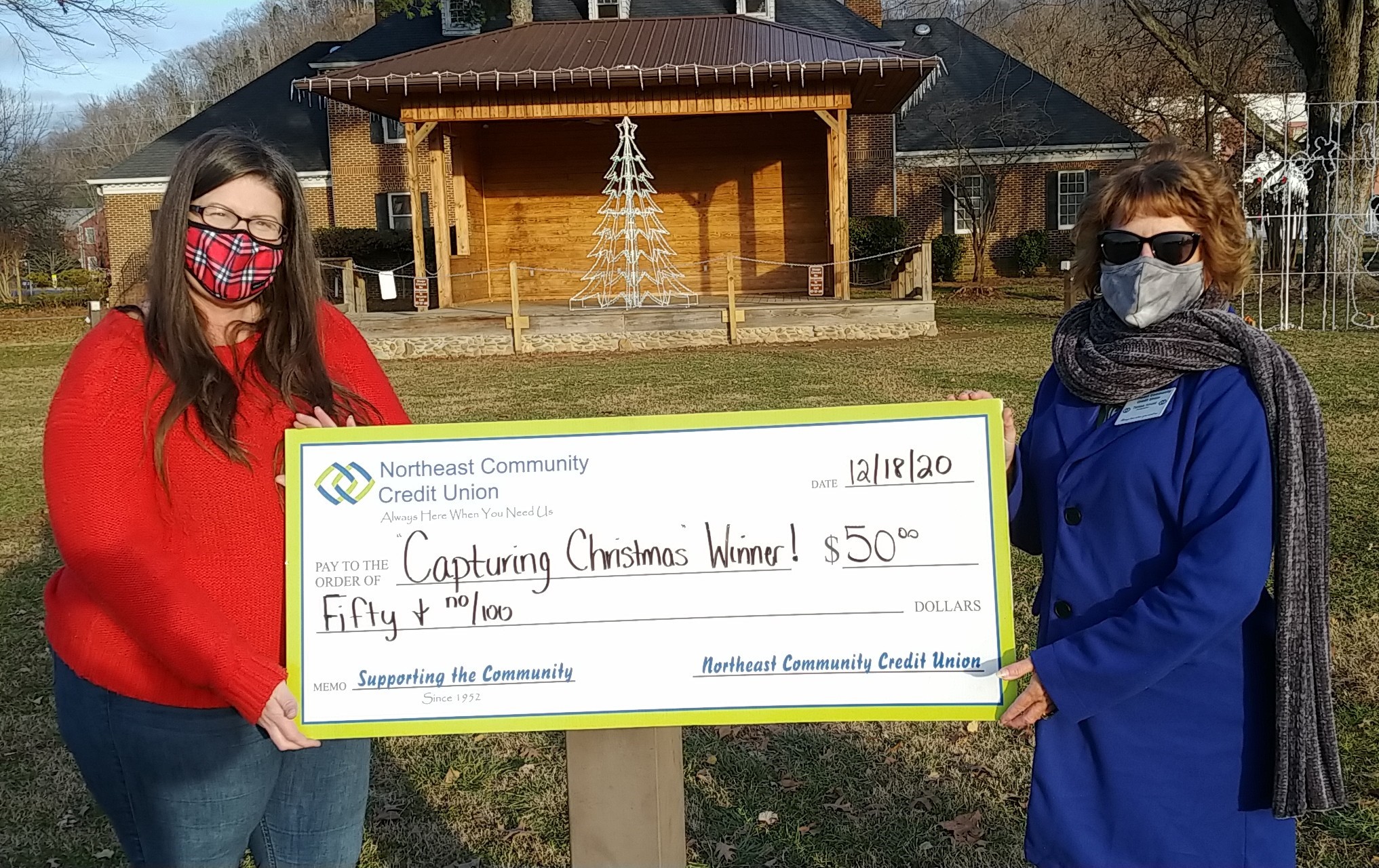 Capturing Christmas Winner - Beth Laws